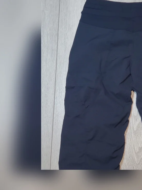 Lululemon Studio Crop Size 6 - Picture 9 of 11